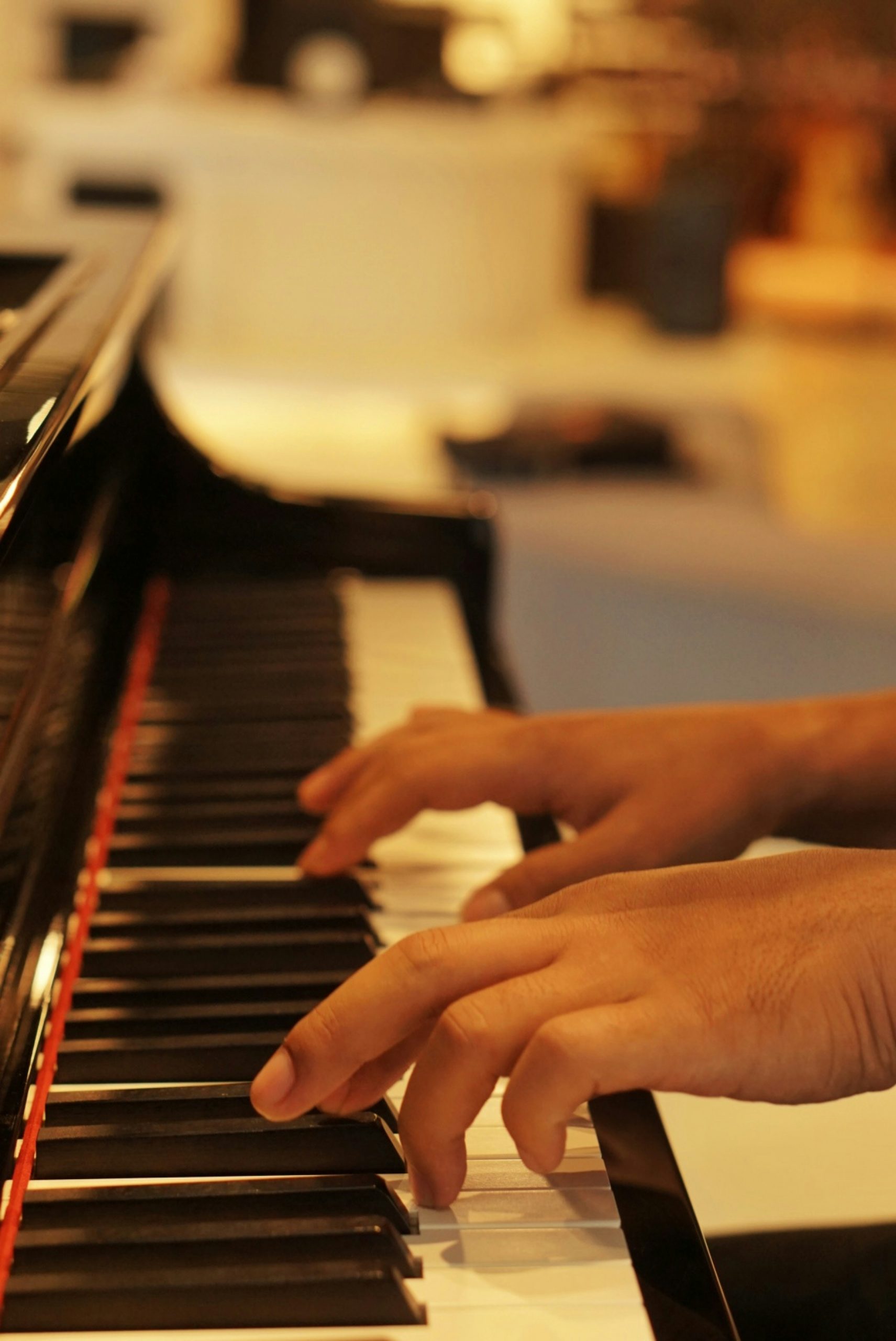 hands playing piano